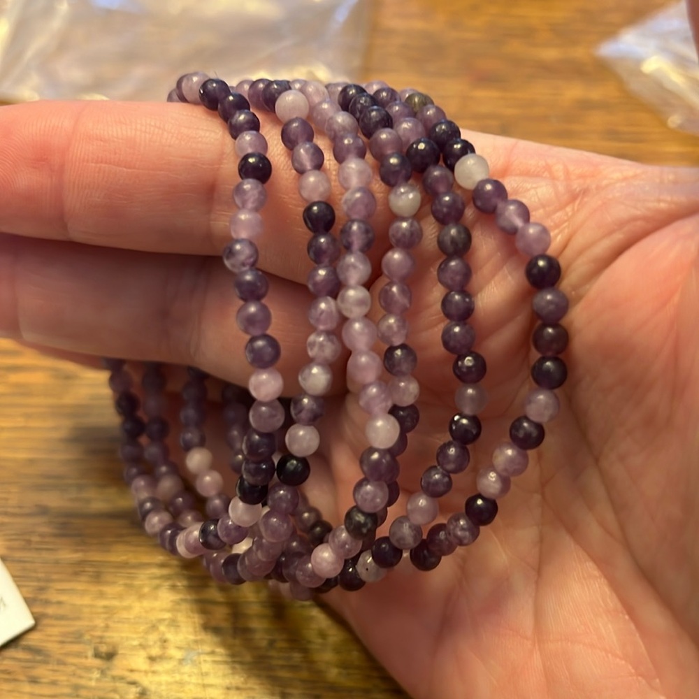 Lepidolite (one) 4mm